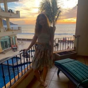 Meet your Posher, Reina